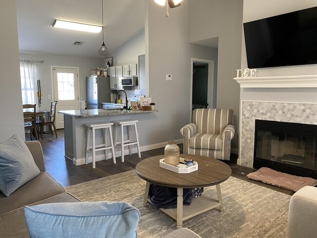 Photo - 909 N Windermere Dr