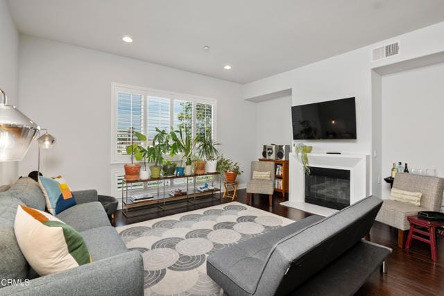 Photo - 10878 Bloomfield St Unidad 310 Rental