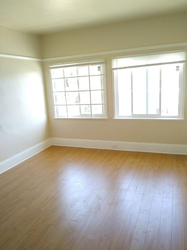 Building Photo - This Unit 66 Rental