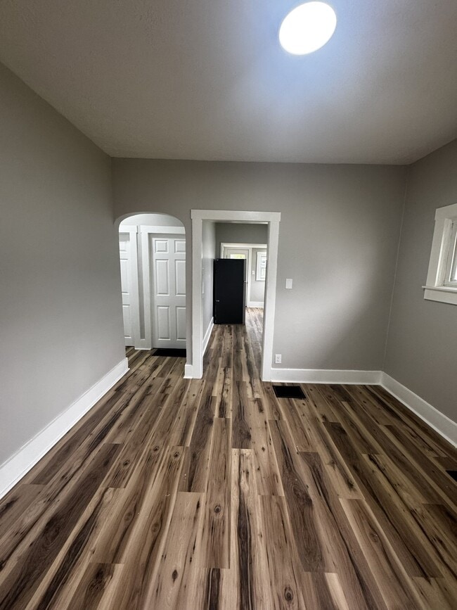 Photo - 212 Ludlow Rd