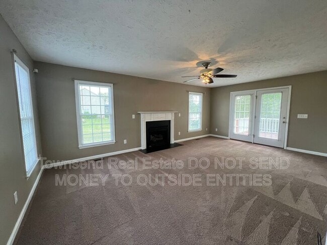 155 Saunders Ct
