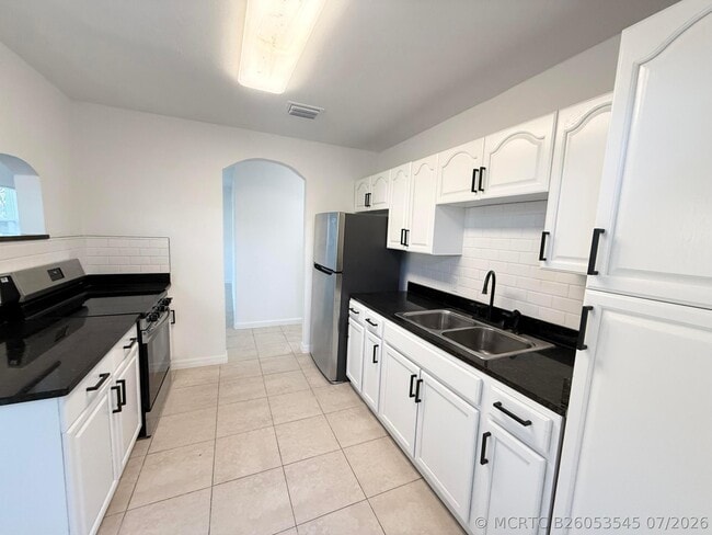 Photo - 912 SE Tarpon Ave