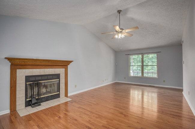 Photo - 330 River Rd