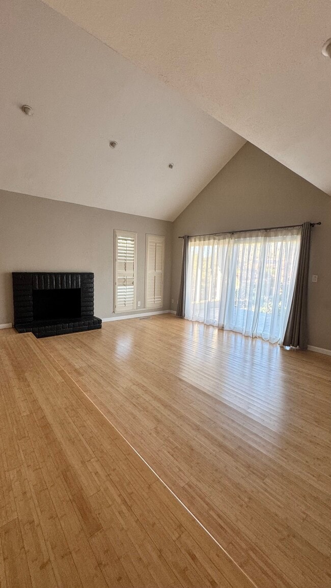 Photo - 2825 King Edward Dr