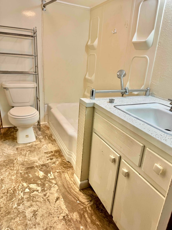 Photo - 302 W 7th St
