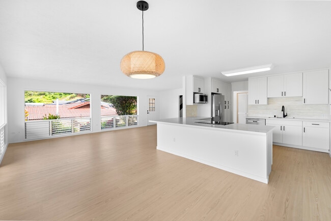 Comedor con abundante luz natural. - 45-162 Neepapa Pl