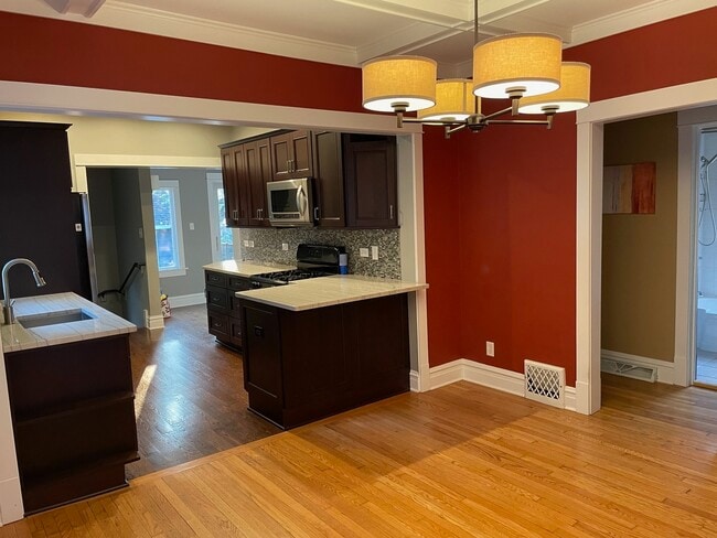 Photo - 831 Hayes Ave