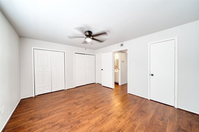 Photo - 6001 Reims Rd