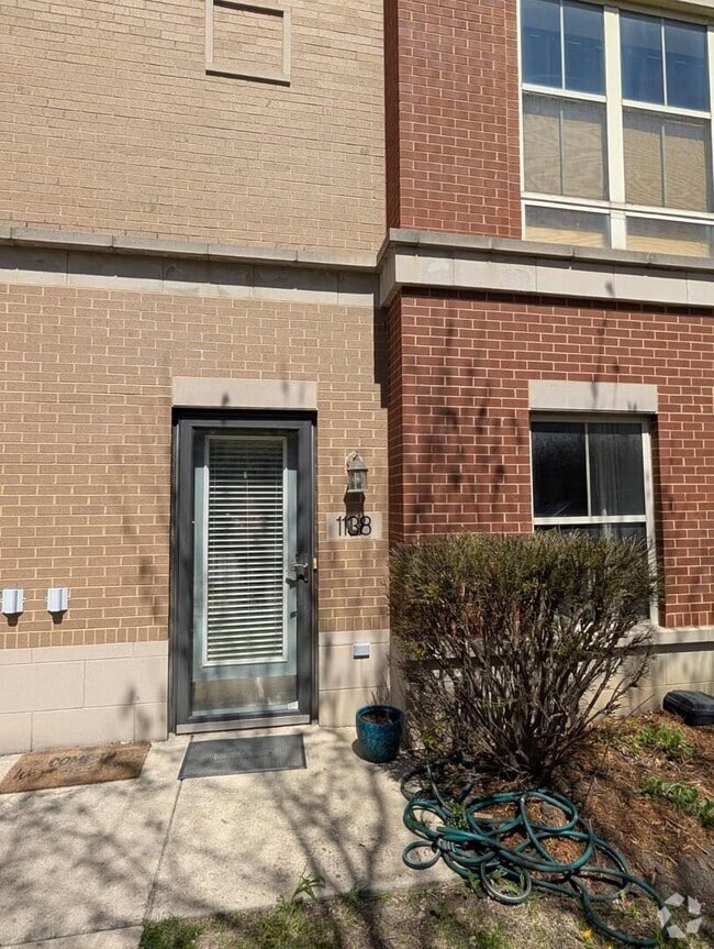 Building Photo - 1138 W Washburne Ave Rental