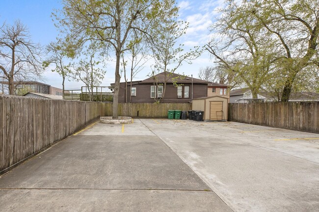 Building Photo - 4306 Wilmer St Unit 2