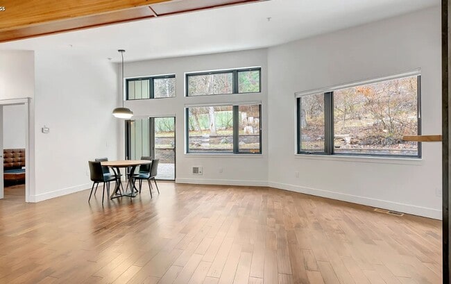 Photo - Beautiful Modern Condo in Rattlesnake