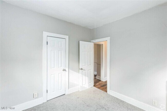 Building Photo - 15710 Corsica Ave Unit 2 Upper Rental