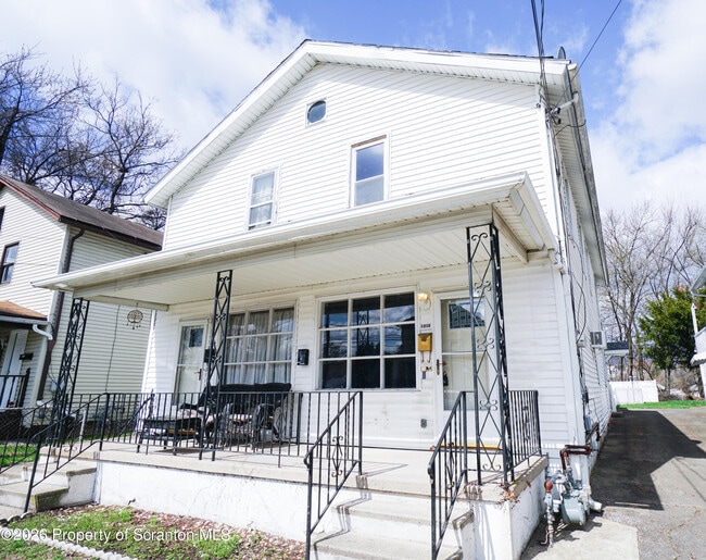 Building Photo - 1519 Meylert Ave