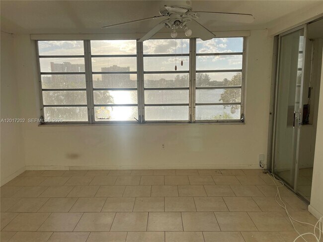1660 NE 191st St Unit 313-1