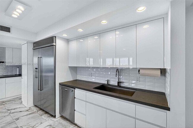 Photo - 2 Grove Isle Dr Unit B1210