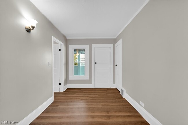 Building Photo - 9409 Denison Ave Unit 2/UP