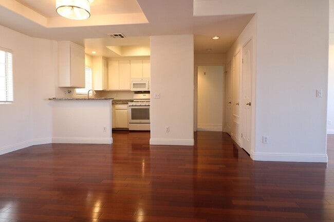 Photo - Beautiful Condo for Lease in Sherman Oaks! Unit 207