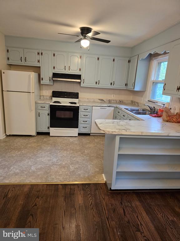 Photo - 439 Ridgemore St