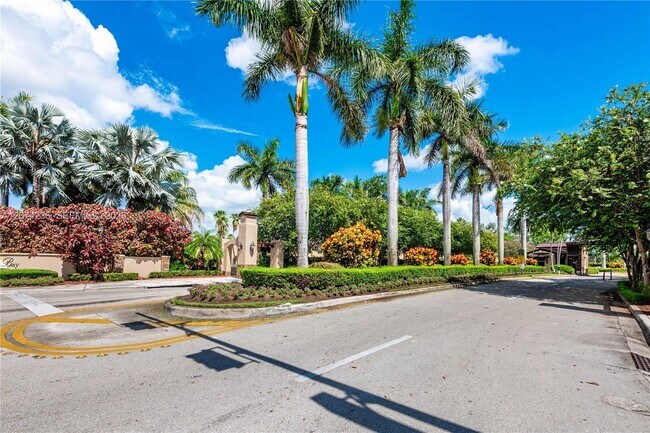 975 NE 34th Ave Unit 103