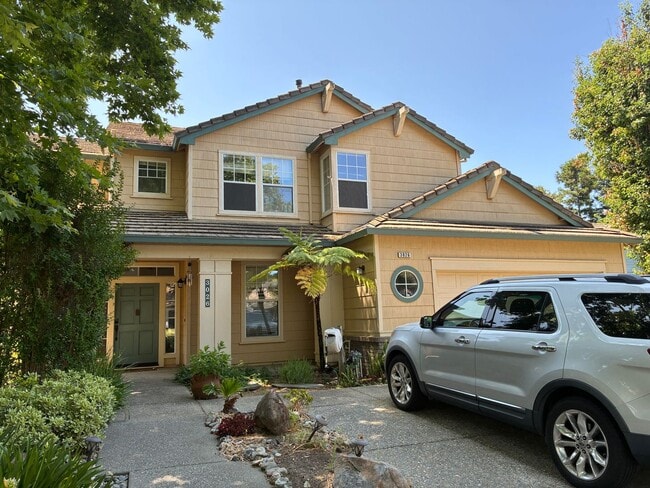 Spacious East Davis Home available in July! - Spacious East Davis Home available in July!