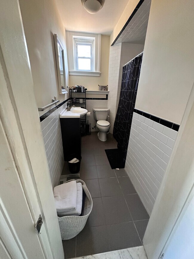 2975 Whitney Ave Apartments Unit 2 OffCampus Housing, Hamden, CT