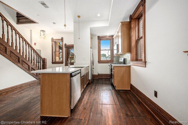 Photo - 701 W Canfield St Unit 4