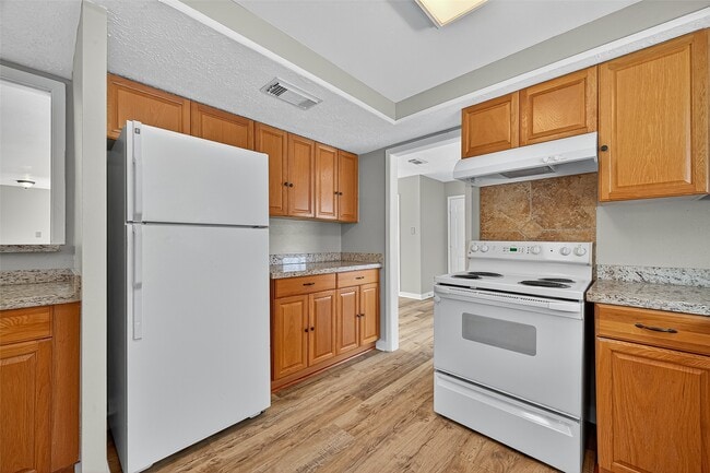 Photo - 10402 Gulfstream Ln
