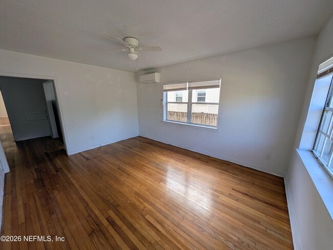 Photo - 2136 College St Unidad 2