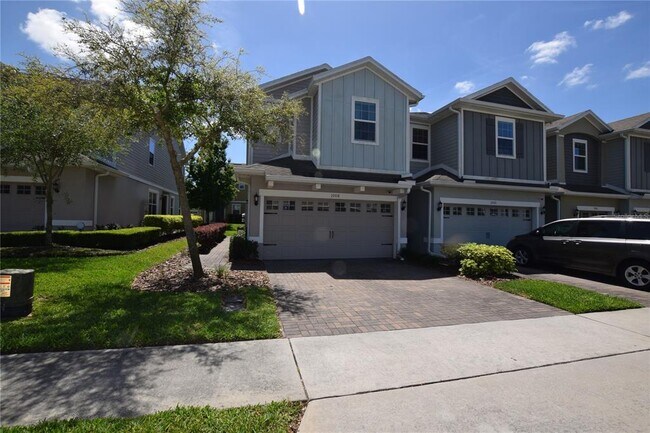 Photo - 1008 E 10th St Townhome