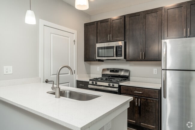 1BR, 1BA - 850SF- Arthur
