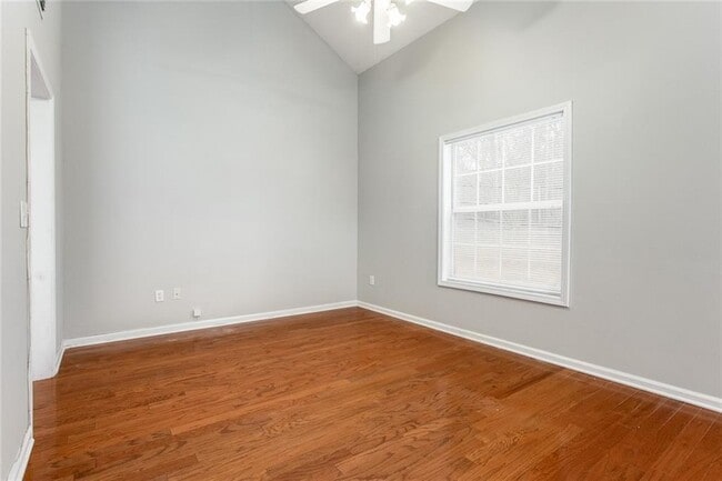 Photo - 430 Auldon Ct SE
