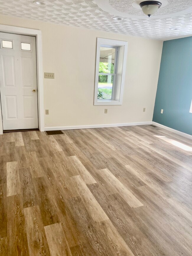 Photo - 408 Sweet Valley Rd