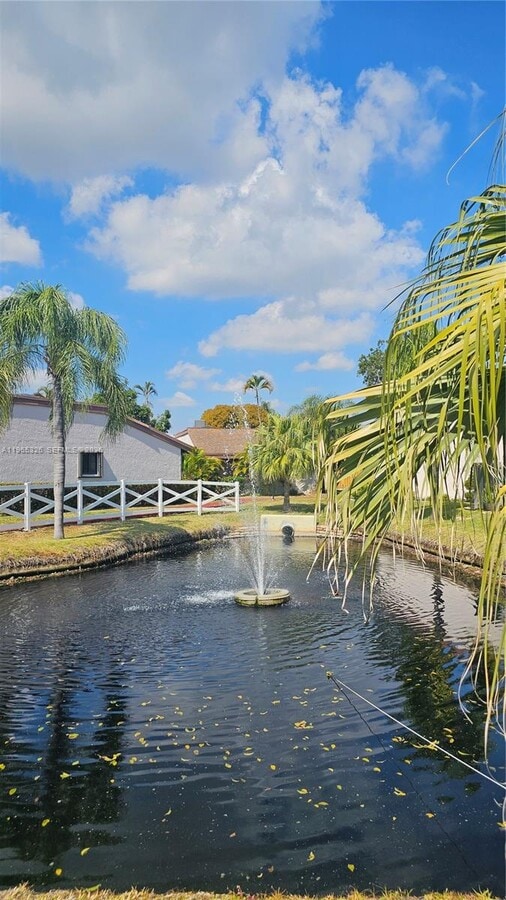 Photo - 523 Leslie Dr