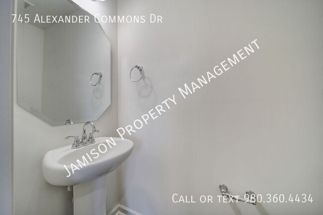 Photo - 745 Alexander Commons Dr