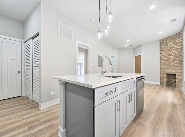 Photo - 428 W Belden Ave