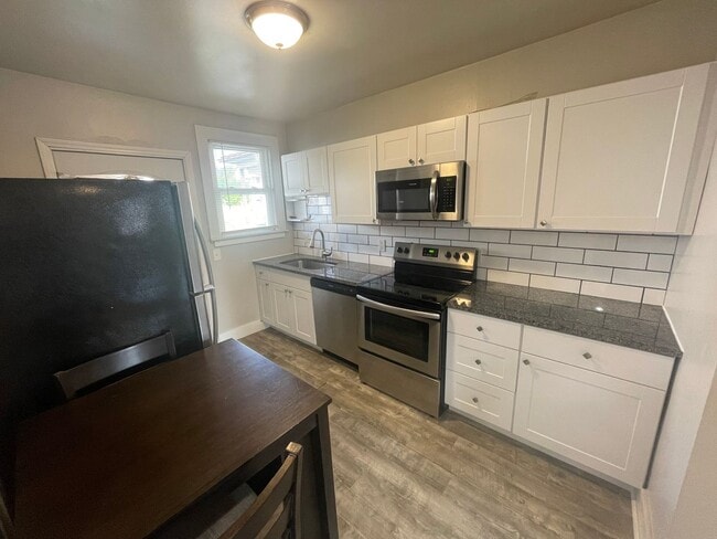 Photo - Spacious 3 Bedroom Home with Full finished Basement and Detached Garage!