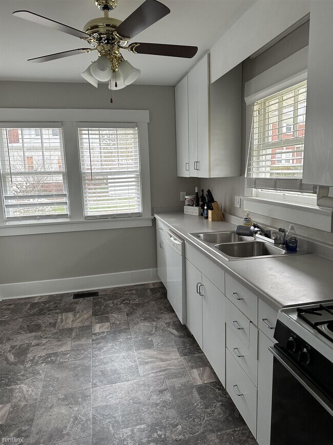 Photo - 2 br, 1 bath House - 204 South Linden Avenue