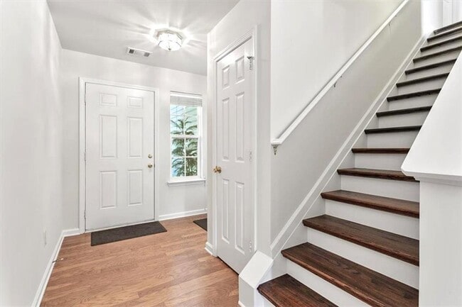 Photo - 2760 Englewood Dr