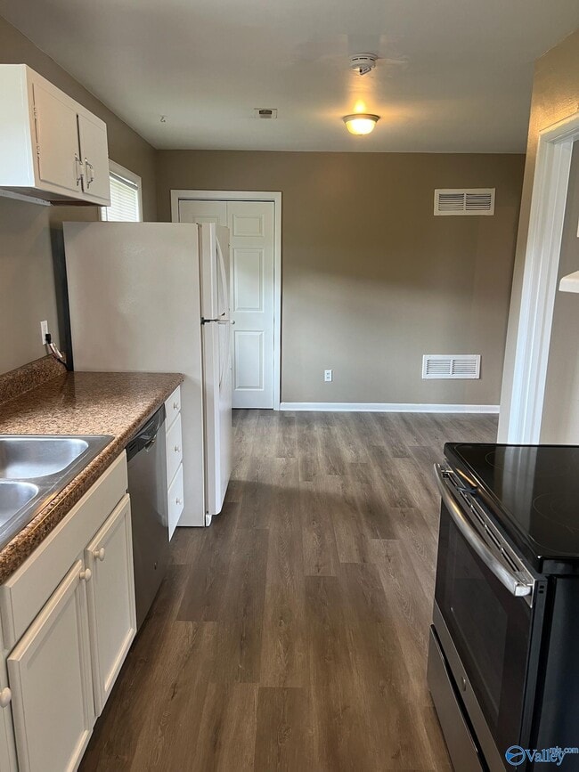 Photo - 1002 Lowell Dr SE