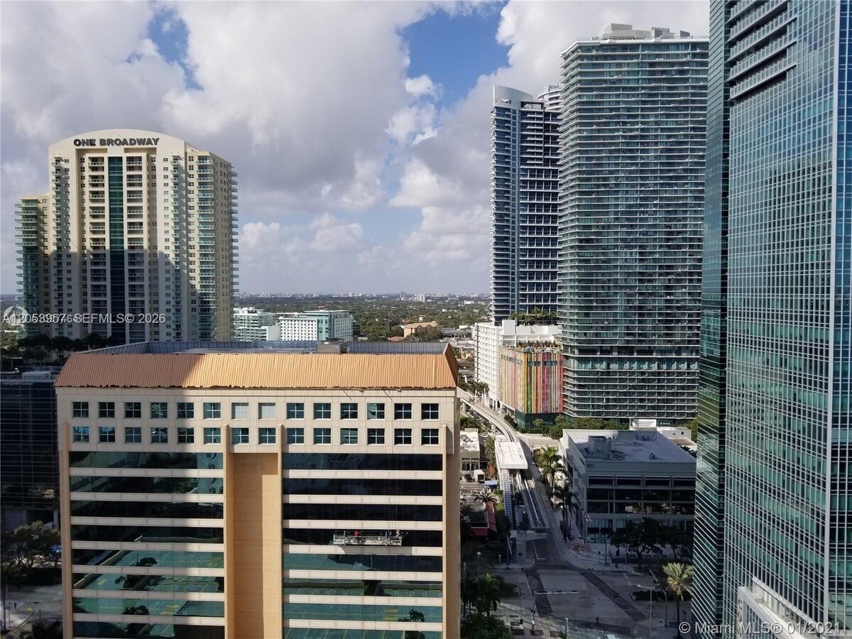 Photo - 170 SE 14th St Unidad 2205