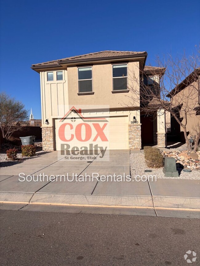 Building Photo - 4 bed | 2 1/2 bath | 2 car garage in Deser... Rental