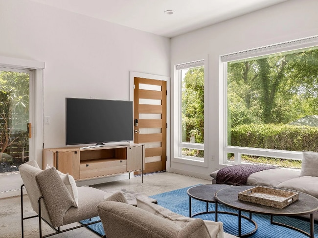 Photo - 2211 Canterbury St