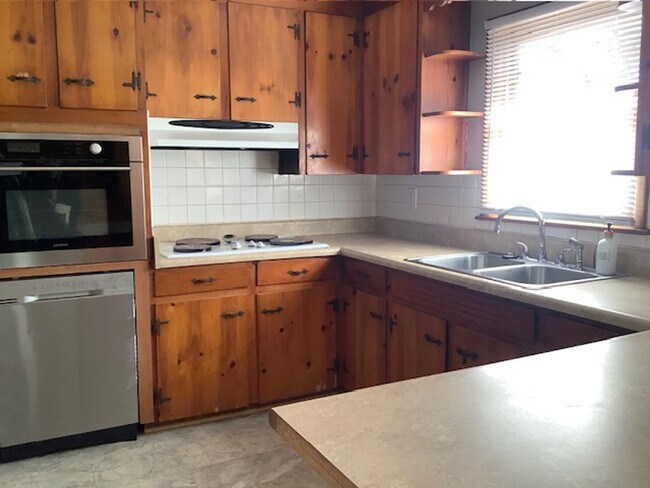 Photo - 136 Maple Lawn Pl