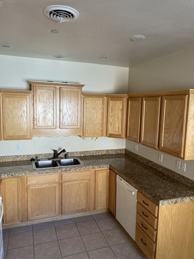 Photo - 3900 205 N Butler Ave