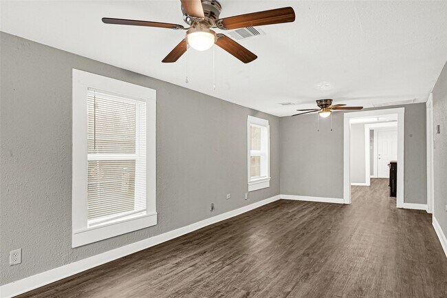 Photo - 6218 Woodrow St