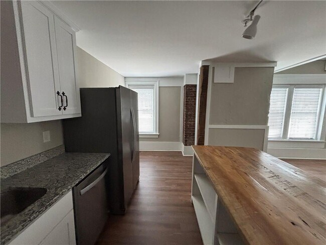 Photo - 104 Spring St Unit 1