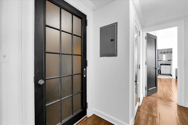 Photo - 2900 E Jefferson Ave