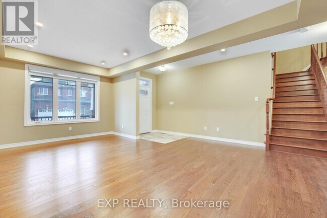 Photo - 210 Rivertree St