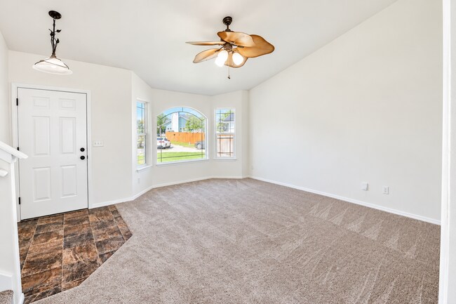 3 Bed / 2 Bath Home on Quiet Cul-de-Sac