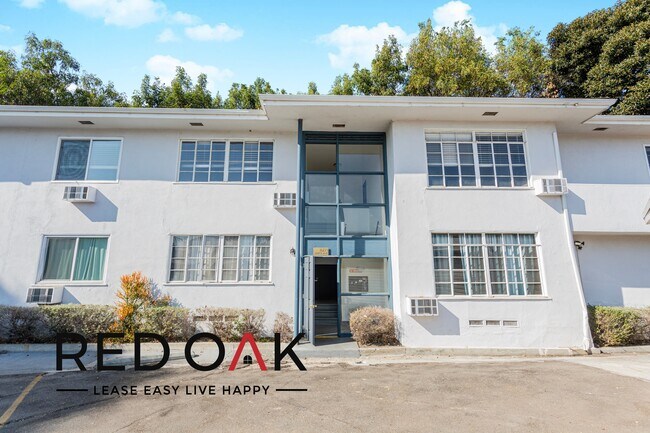 Photo - ~$900 OFF Per Month~ Stunning Three Bedroo... Unidad D